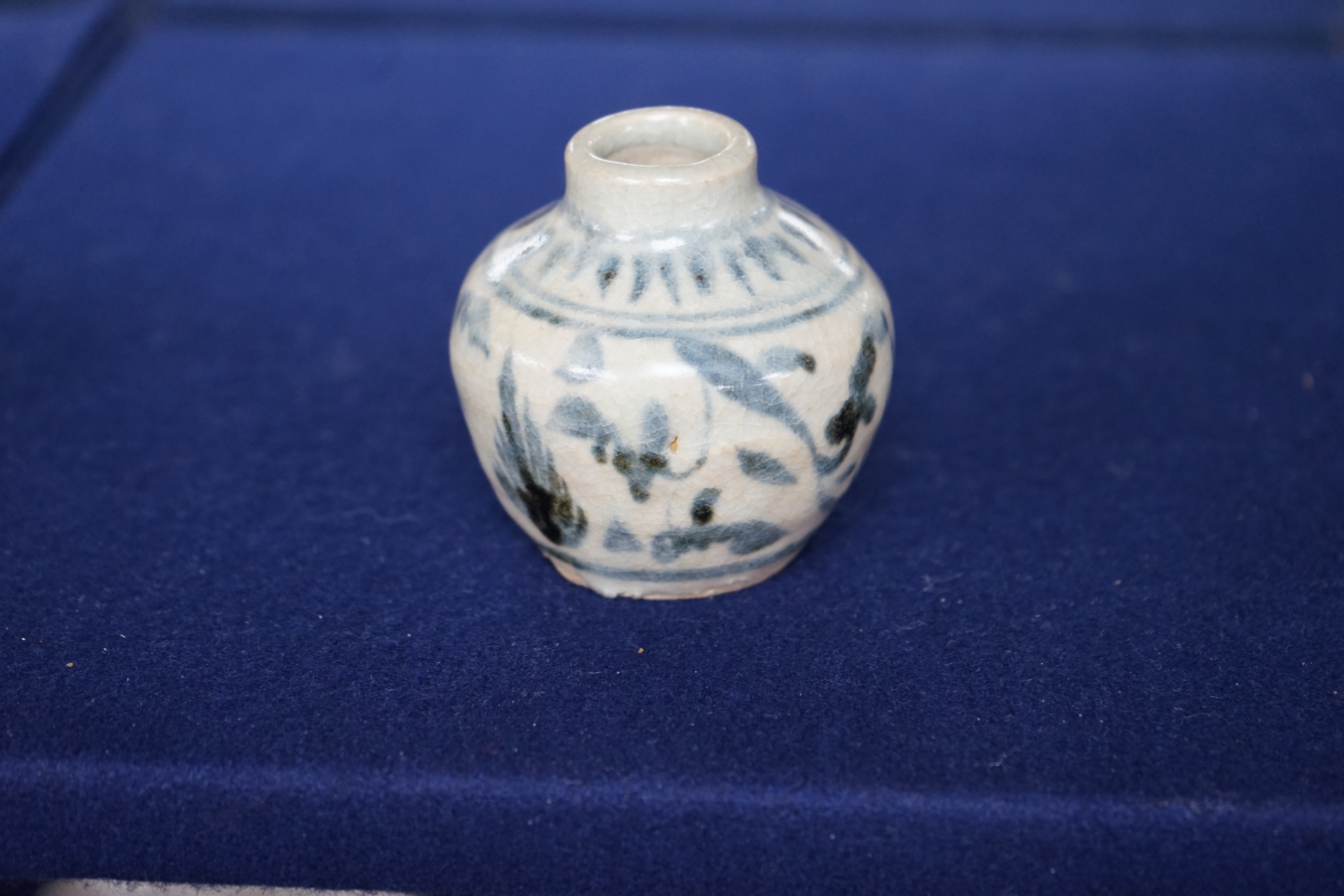 A Chinese blue and white jarlet and a tang dynasty glazed jarlet, 9cm. Condition - commensurate with age